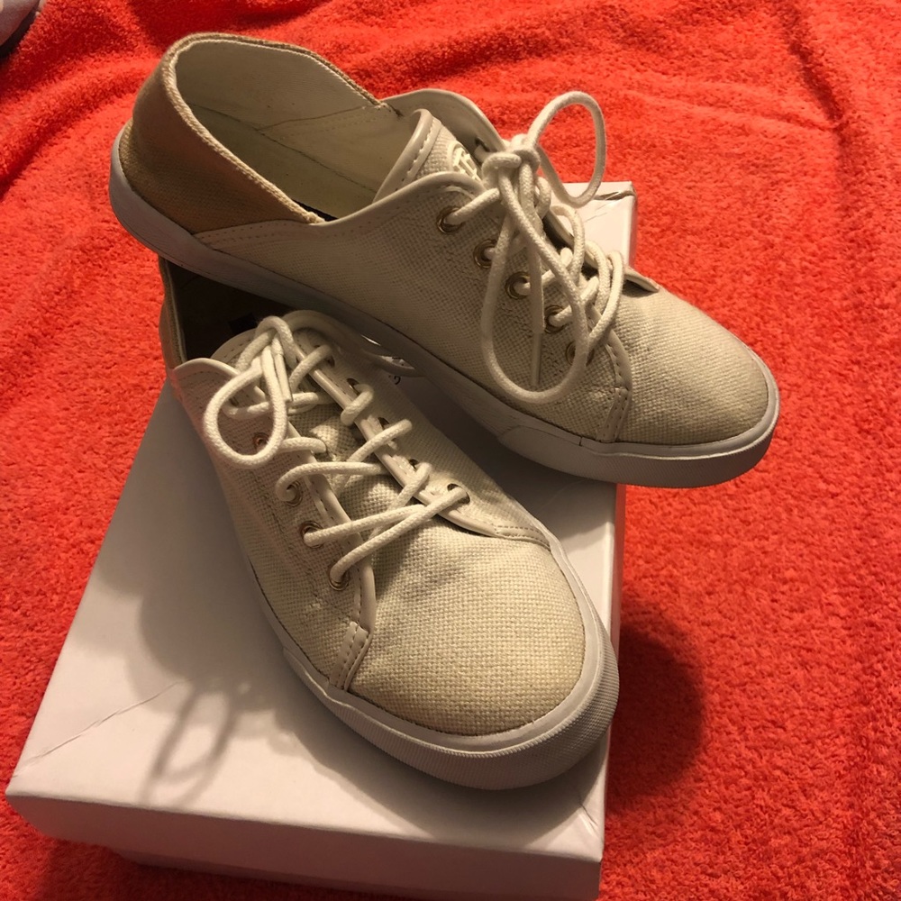 TOMMY HILFIGER WOMENS SNEAKER 🍫